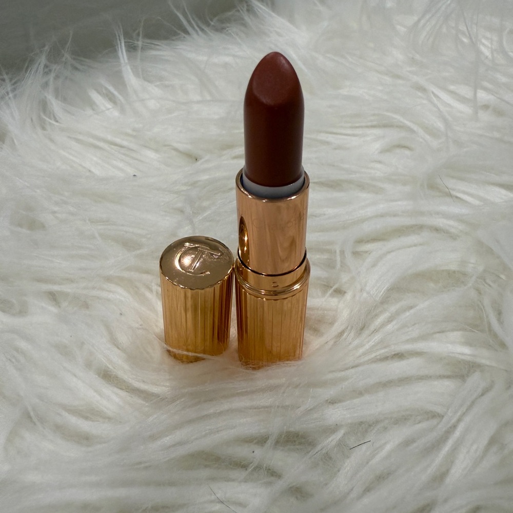 Charlotte Tilbury lipstick stoned rose